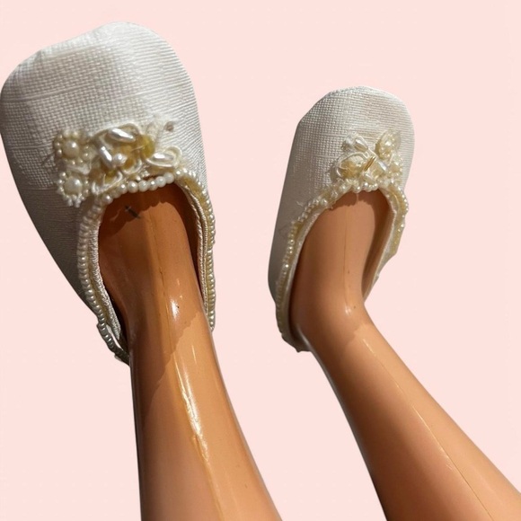 Barbie doll my size with Cream princess dress - Picture 4 of 7